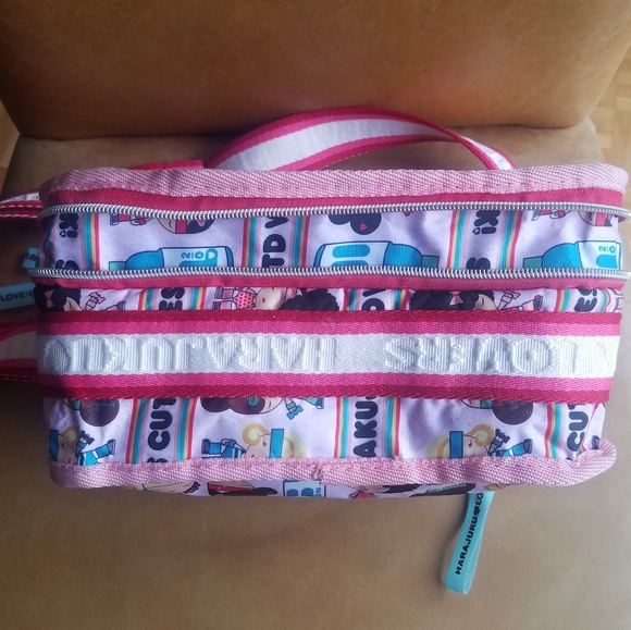 Vintage Harajuku Lovers Pink Graphic Crossbody Shoulder Bag W/ Enameled Charms - Picture 8 of 14